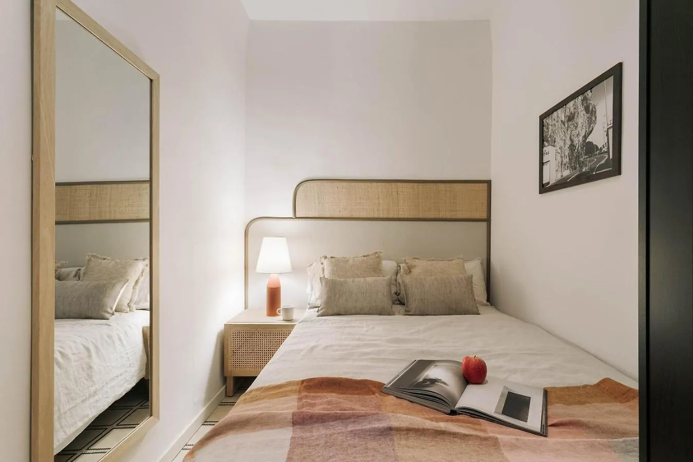 Veduto - 2 Bedrooms In Eixample Esquerra Barcelona Spain