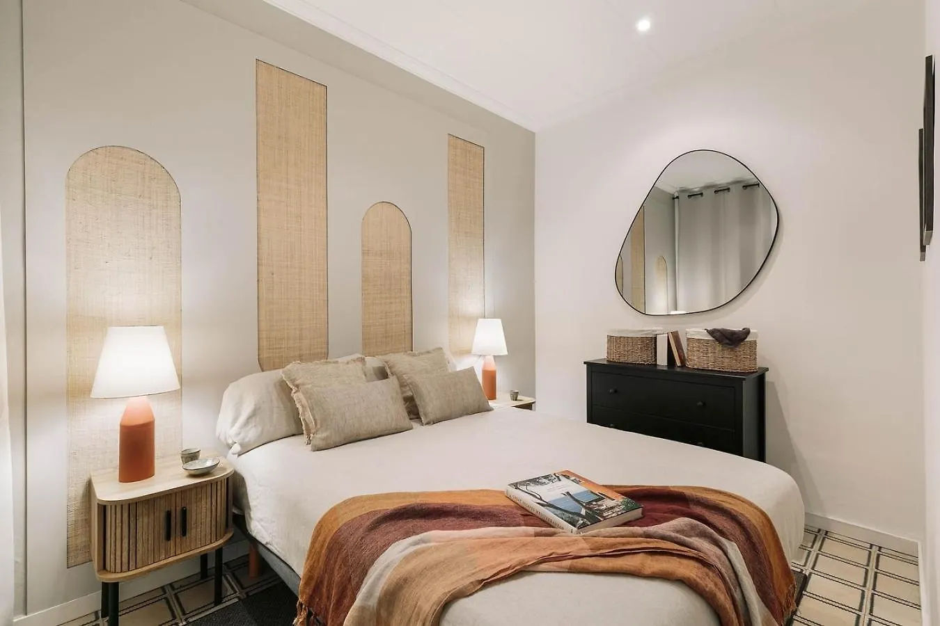 Veduto - 2 Bedrooms In Eixample Esquerra Barcelona